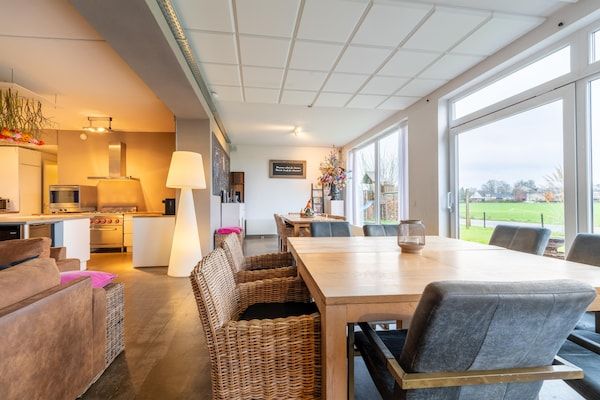 Eetkamer - Villa bij vliegveld Teuge en Paleis 't Loo in Teuge (4)