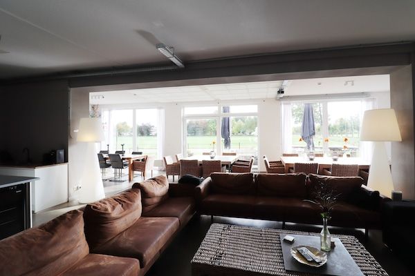 Woonkamer - Villa bij vliegveld Teuge en Paleis 't Loo in Teuge (3)