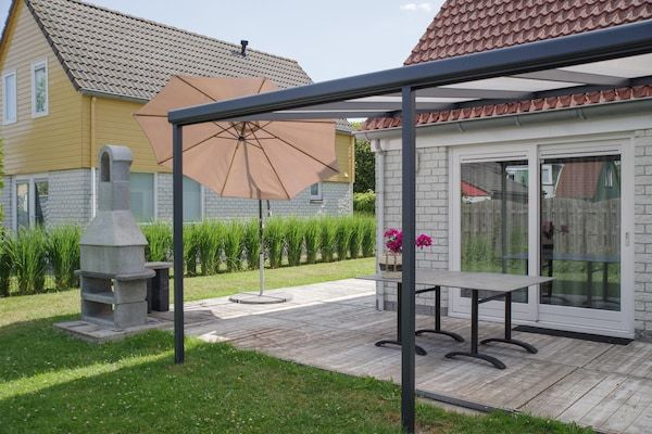 Terras - Zonnig tuinverblijf vlakbij zee in Wemeldinge (5)