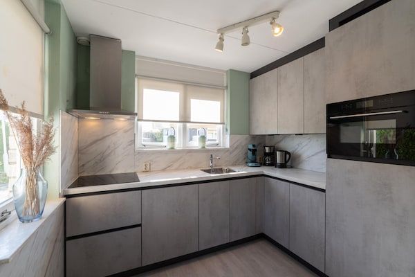 Keuken - Vakantiehuis in Zeeland bij stranden in Wemeldinge (3)