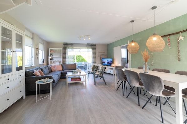 Woonkamer - Vakantiehuis in Zeeland bij stranden in Wemeldinge (5)
