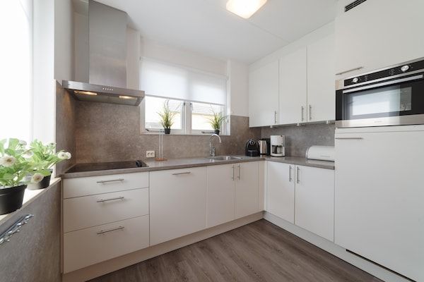 Keuken - Vakantiehuis in Zeeland met Tuinterras in Wemeldinge (4)