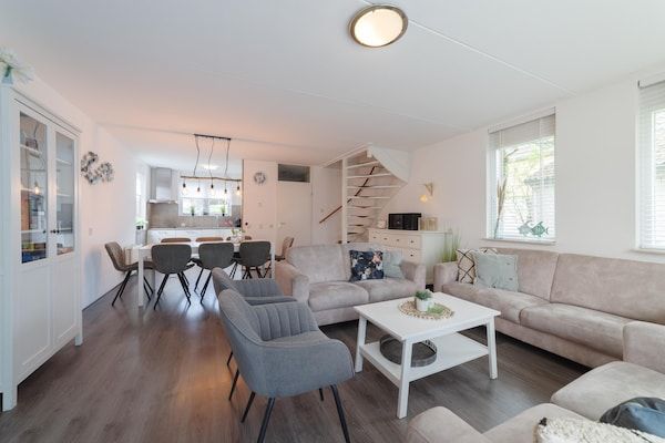 Woonkamer - Vakantiehuis in Zeeland met Tuinterras in Wemeldinge (3)