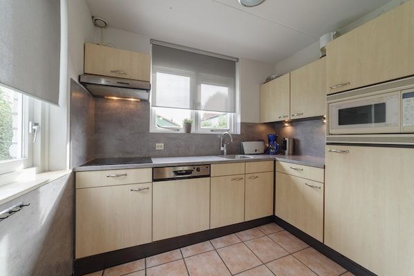 Keuken - Vakantiehuis in Zeeland met tuin in Wemeldinge (3)