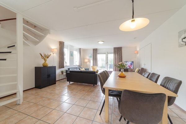 Eetkamer - Vakantiehuis in Zeeland met tuin in Wemeldinge (4)