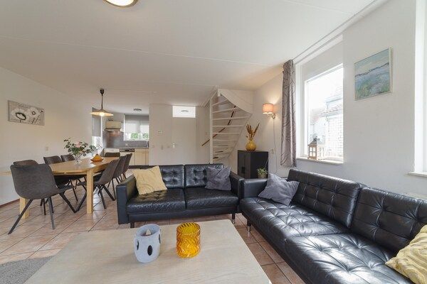 Woonkamer - Vakantiehuis in Zeeland met tuin in Wemeldinge (2)