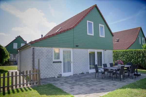 Buitenkant - Vakantiehuis in Zeeland met tuin in Wemeldinge (1)