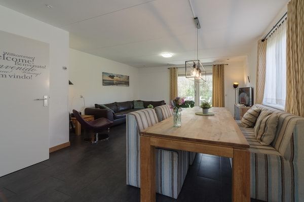Eetkamer - Vakantiehuis in Zeeland met ruime tuin in Wemeldinge (2)