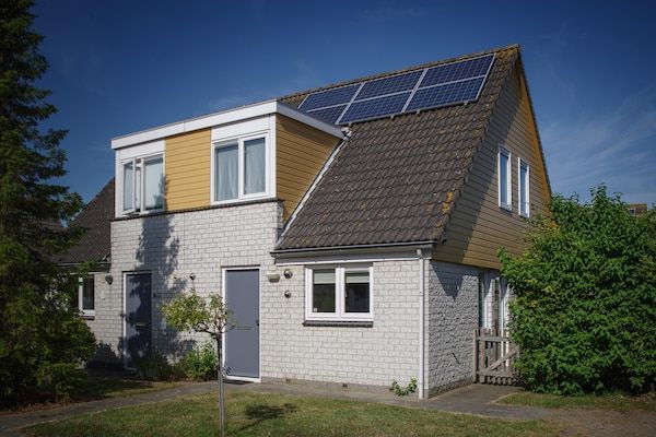 Buitenkant - Vakantiehuis in Zeeland met ruime tuin in Wemeldinge (1)