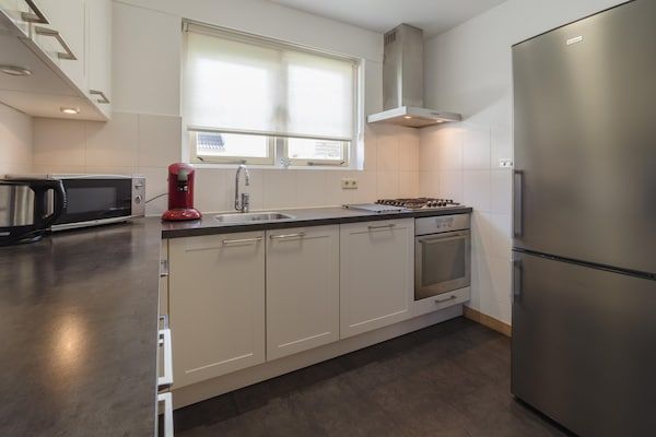 Keuken - Vakantiehuis in Zeeland met ruime tuin in Wemeldinge (3)