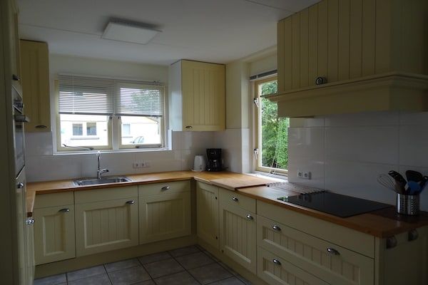 Keuken - Charmante Zeeuwse basis in Wemeldinge (2)