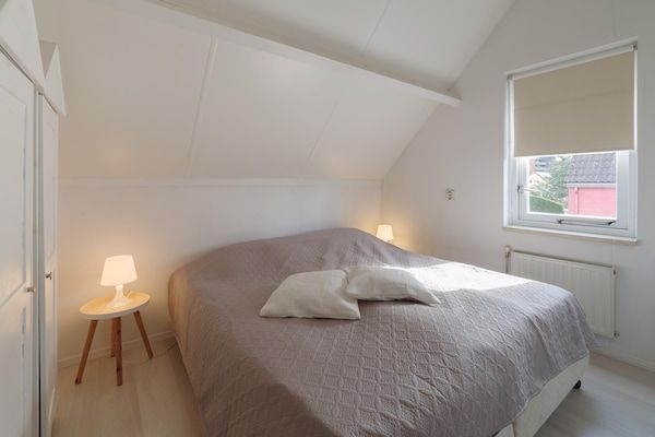 Slaapkamer - Gezellig Zeeuws toevluchtsoord met sauna in Wemeldinge (4)