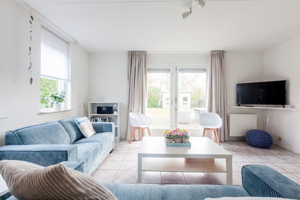 Woonkamer - Vakantiehuis in Zeeland bij de kust in Wemeldinge (2)
