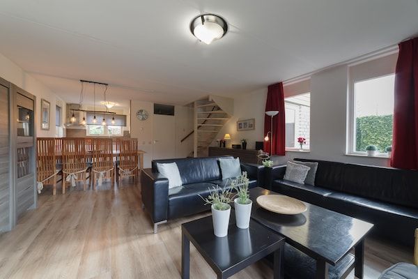 Woonkamer - Oesterkust: sauna en familiecharme in Wemeldinge (5)
