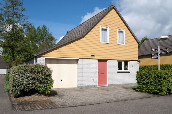 Buitenkant - Vakantiehuis in rustige Nederlandse park in Wemeldinge (1)