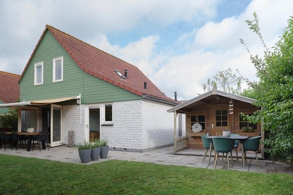 Buitenkant - Vakantiehuis in rustige park met tuin in Wemeldinge (1)