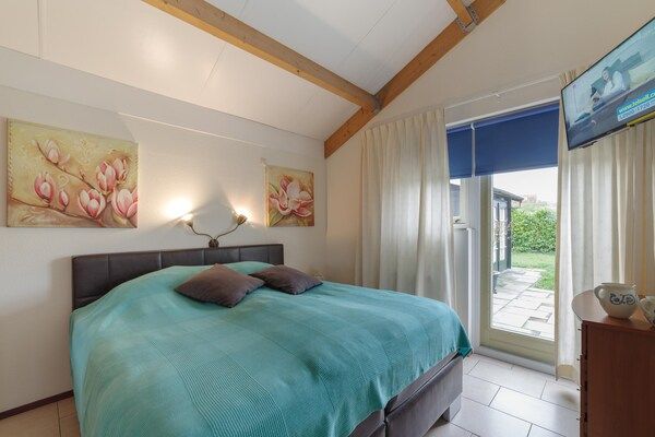 Slaapkamer - Vakantiehuis in Zeeland met tuin in Wemeldinge (4)