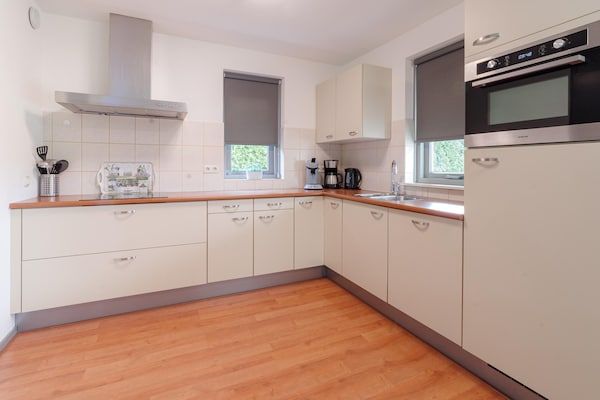 Keuken - Vakantiehuis in Wemeldinge bij de Zee in Wemeldinge (3)