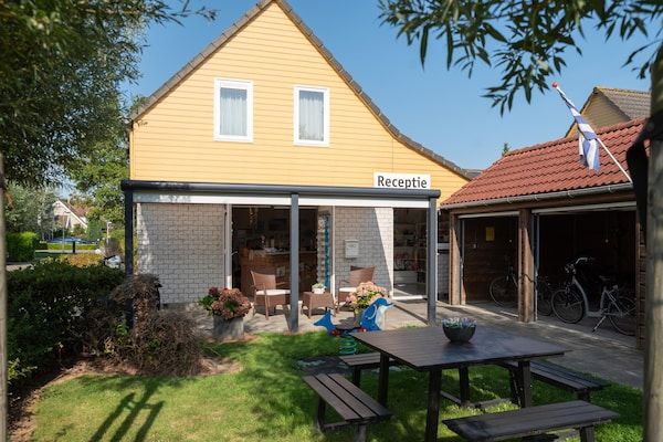 Tuin - Vakantiehuis in Wemeldinge bij de Zee in Wemeldinge (1)