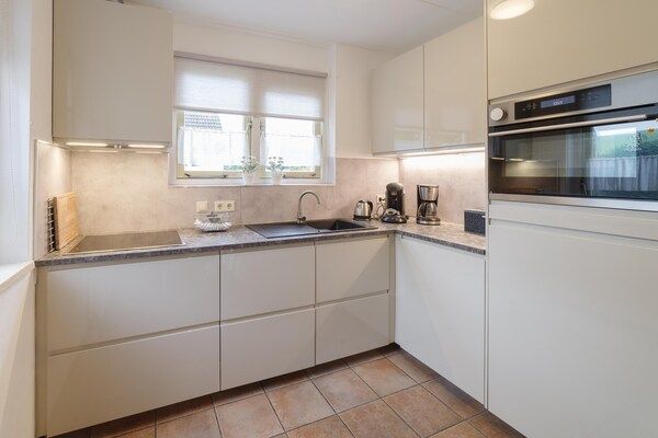 Keuken - Vakantiehuis in Wemeldinge bij de Zee in Wemeldinge (3)