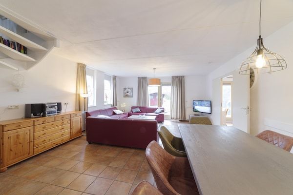 Eetkamer - Vakantiehuis in Wemeldinge bij de Zee in Wemeldinge (5)