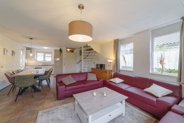 Woonkamer - Vakantiehuis in Wemeldinge bij de Zee in Wemeldinge (2)