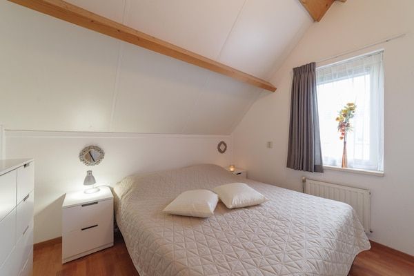 Slaapkamer - Vakantiehuis in Wemeldinge bij de Zee in Wemeldinge (4)