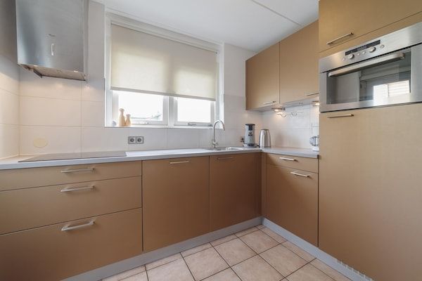 Keuken - Vakantiehuis in rustige park met tuin in Wemeldinge (3)