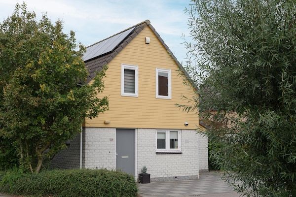 Buitenkant - Vakantiehuis in rustige park met tuin in Wemeldinge (1)