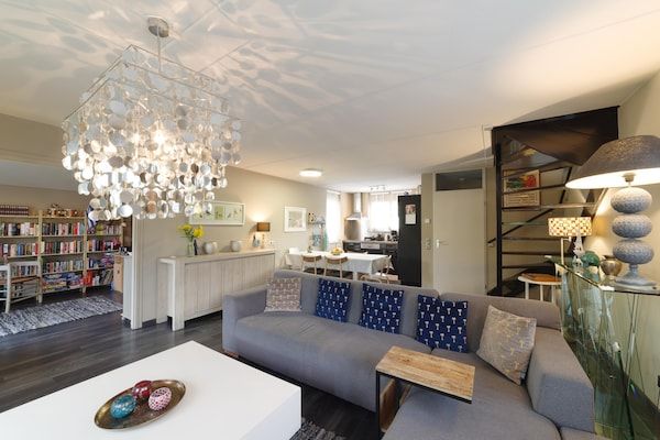 Woonkamer - Vakantiehuis in Zeeland met ruime tuin in Wemeldinge (2)