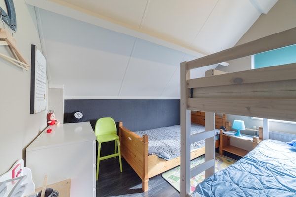 Slaapkamer - Vakantiehuis in Zeeland met ruime tuin in Wemeldinge (4)