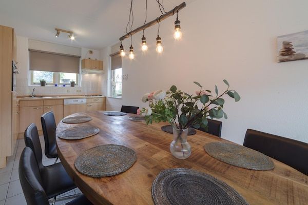 Eetkamer - Vakantiehuis in Wemeldinge bij de Zee in Wemeldinge (4)