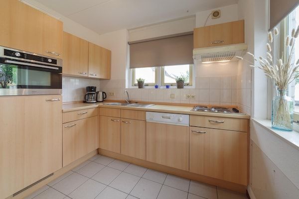 Keuken - Vakantiehuis in Wemeldinge bij de Zee in Wemeldinge (3)