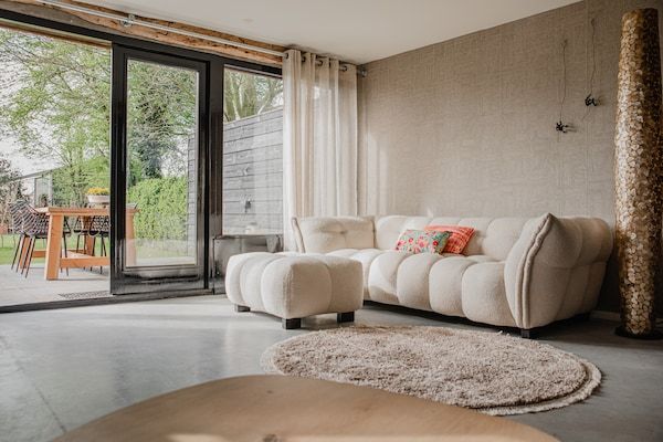 Woonkamer - Huisje in Leenderbos bij natuurgebied in Leende (2)