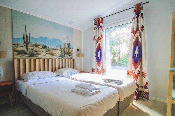 Slaapkamer - Modern vakantiehuis met sauna in Slagharen (3)