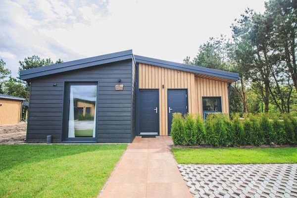 Buitenkant - Modern vakantiehuis met sauna in Slagharen (5)