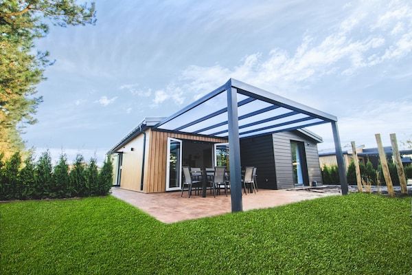 Buitenkant - Modern vakantiehuis met sauna in Slagharen (1)
