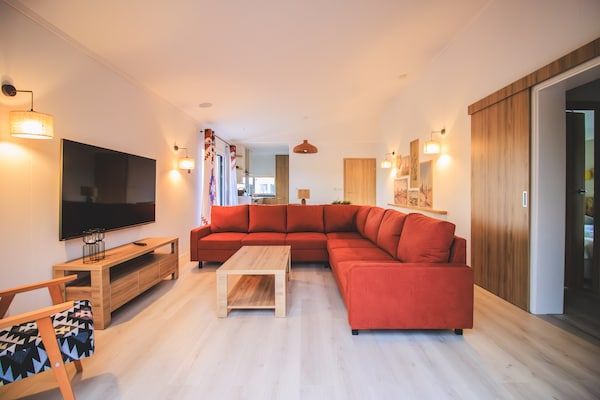 Woonkamer - Modern vakantiehuis met terras in Slagharen (2)