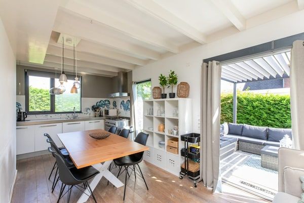 Eetkamer - Vakantiehuis in Breskens bij het Strand in Breskens (3)