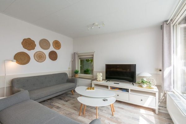 Woonkamer - Ruime woning in Duinland 188 met veranda in Sint Maartenszee (4)