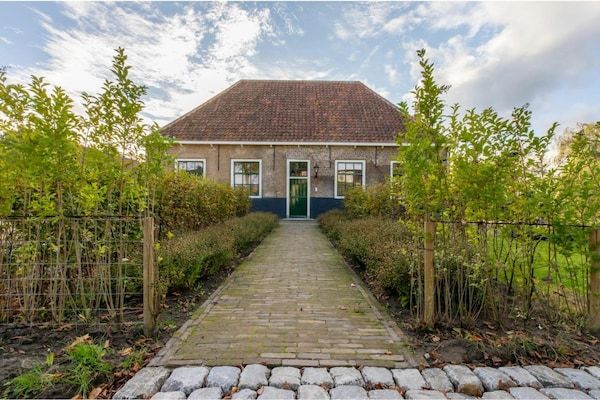 Buitenkant - Boerderij in Zeeland met molenuitzicht in Heinkenszand (5)