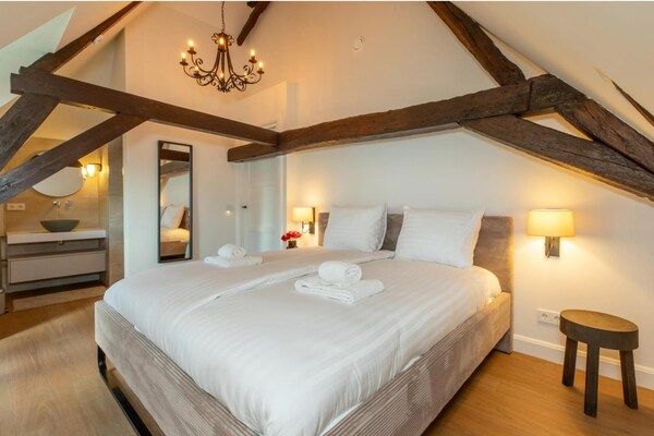 Slaapkamer - Boerderij in Zeeland met molenuitzicht in Heinkenszand (4)