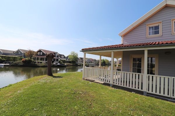 Tuin - Bungalow aan het water bij Rotterdam met sauna in Simonshaven (1)