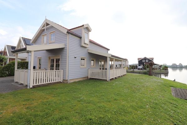 Buitenkant - Bungalow aan het water bij Rotterdam met sauna in Simonshaven (2)