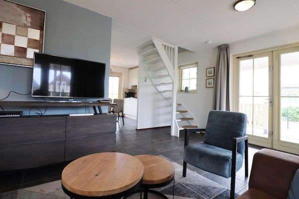 Woonkamer - Bungalow in Zuytland Buiten met visplatform in Simonshaven (5)