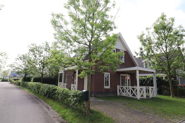 Buitenkant - Bungalow in Zuytland aan Water en Natuur in Simonshaven (3)