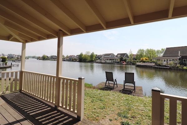 Uitzicht - Bungalow aan het water bij Rotterdam en Zeeland in Simonshaven (2)