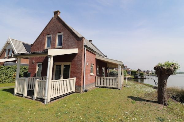 Buitenkant - Bungalow aan het water bij Rotterdam en Zeeland in Simonshaven (1)