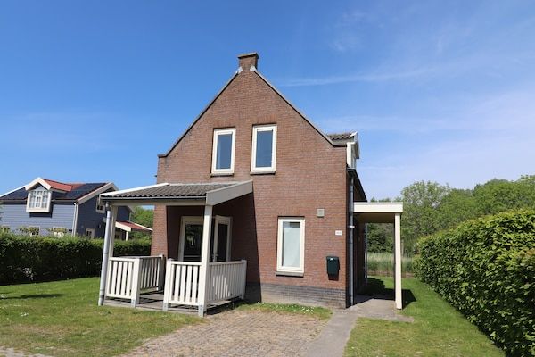 Buitenkant - Bungalow aan het water in Zuytland Buiten in Simonshaven (1)