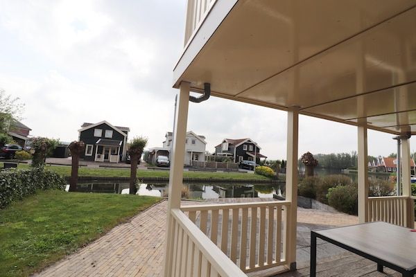 Uitzicht - Bungalow in Zuytland met Eigen Visteiger in Simonshaven (2)